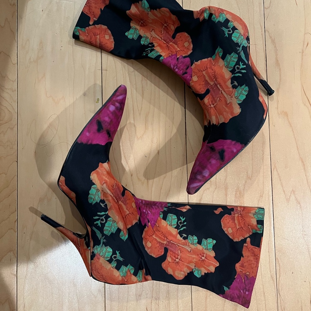 Balenciaga floral boots size 39. Need heel replacement but still have a good run